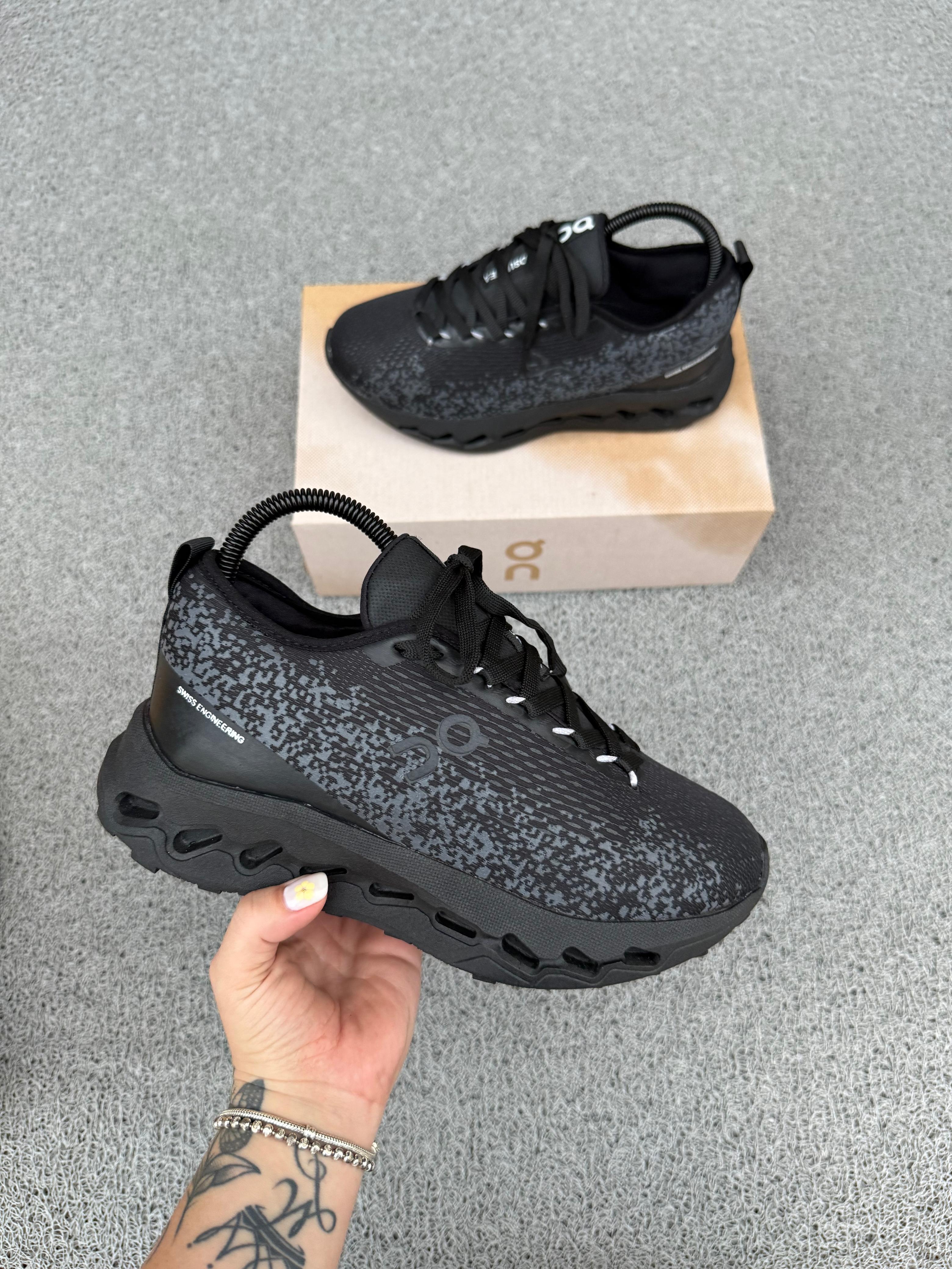 TENIS PREMIUM ON CLOUD SURFER + CAJA