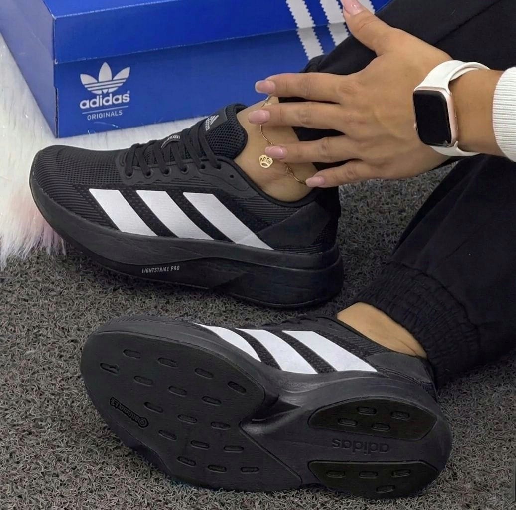 ZAPATILLAS DEPORTIVAS ADIDAS - CAMINA Y CORRE CON LA MÁXIMA COMODIDAD EN CADA PASO