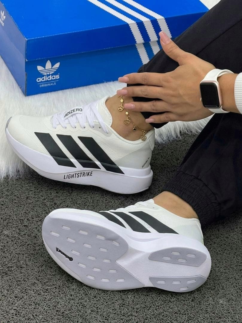 ZAPATILLAS DEPORTIVAS ADIDAS - CAMINA Y CORRE CON LA MÁXIMA COMODIDAD EN CADA PASO